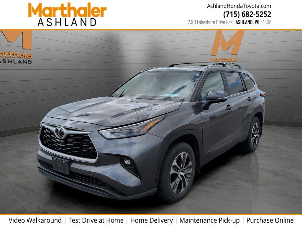 2023 Toyota HIGHLANDER XLE 8 Passenger AWD in Magnetic Gray Met. — front three-quarter view